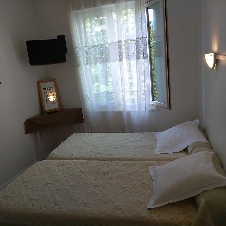 Le Monopole Hotel Reims Bagian luar foto