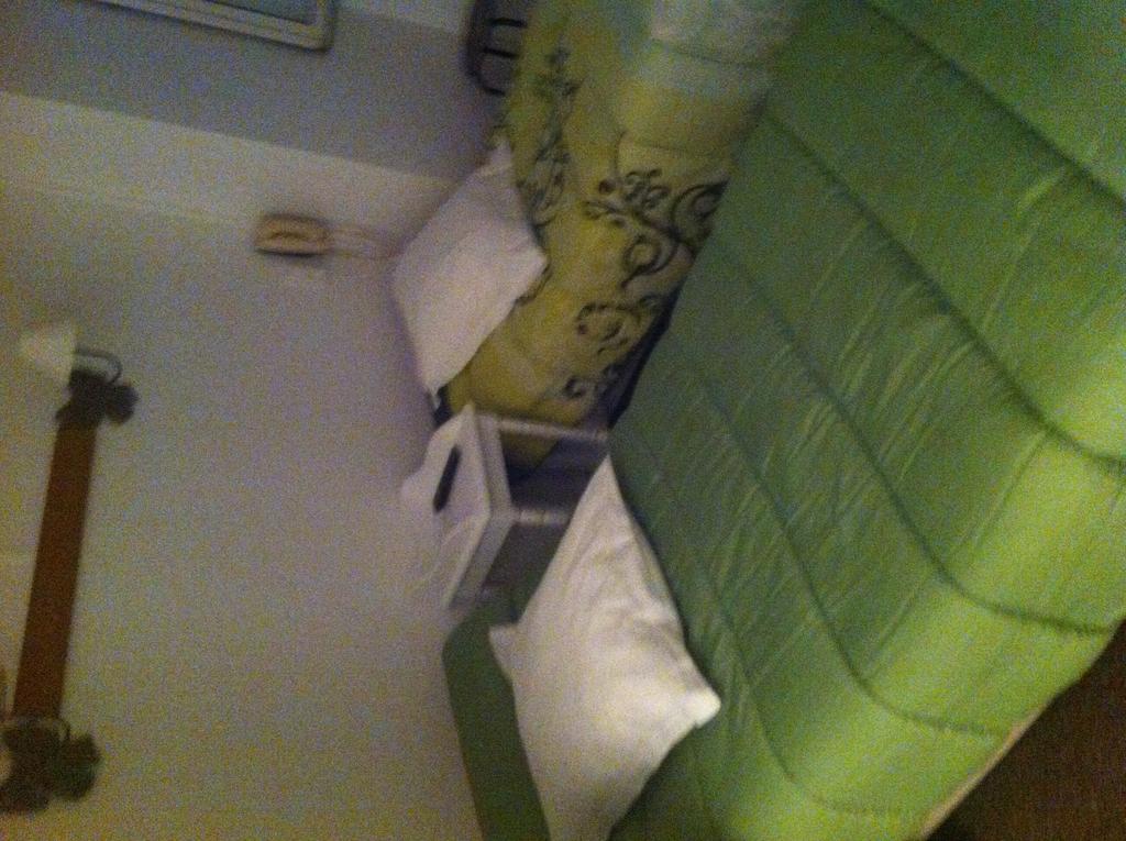 Le Monopole Hotel Reims Ruang foto