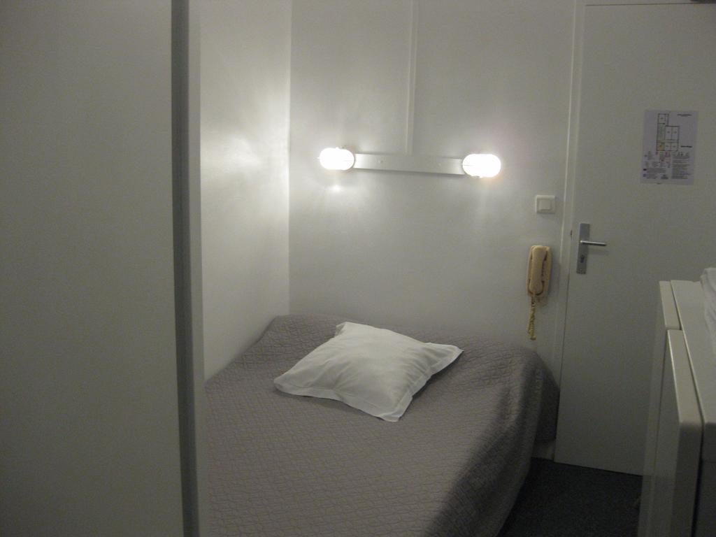Le Monopole Hotel Reims Ruang foto