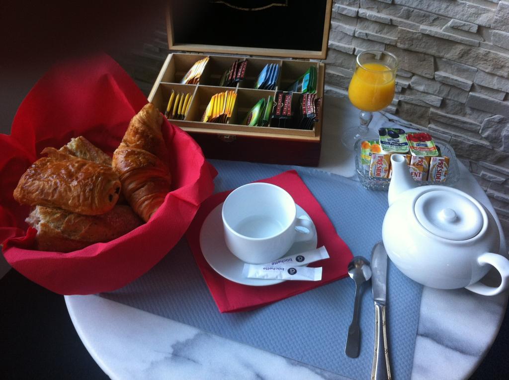 Le Monopole Hotel Reims Ruang foto