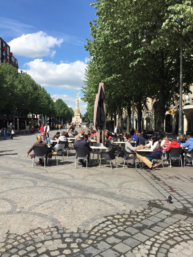 Le Monopole Hotel Reims Bagian luar foto