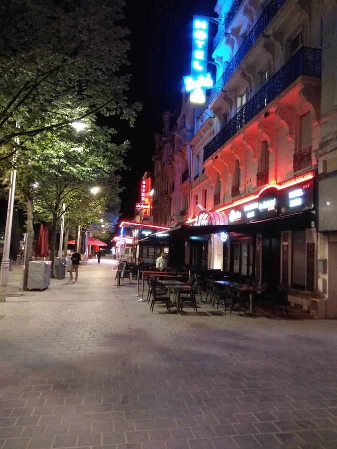 Le Monopole Hotel Reims Bagian luar foto