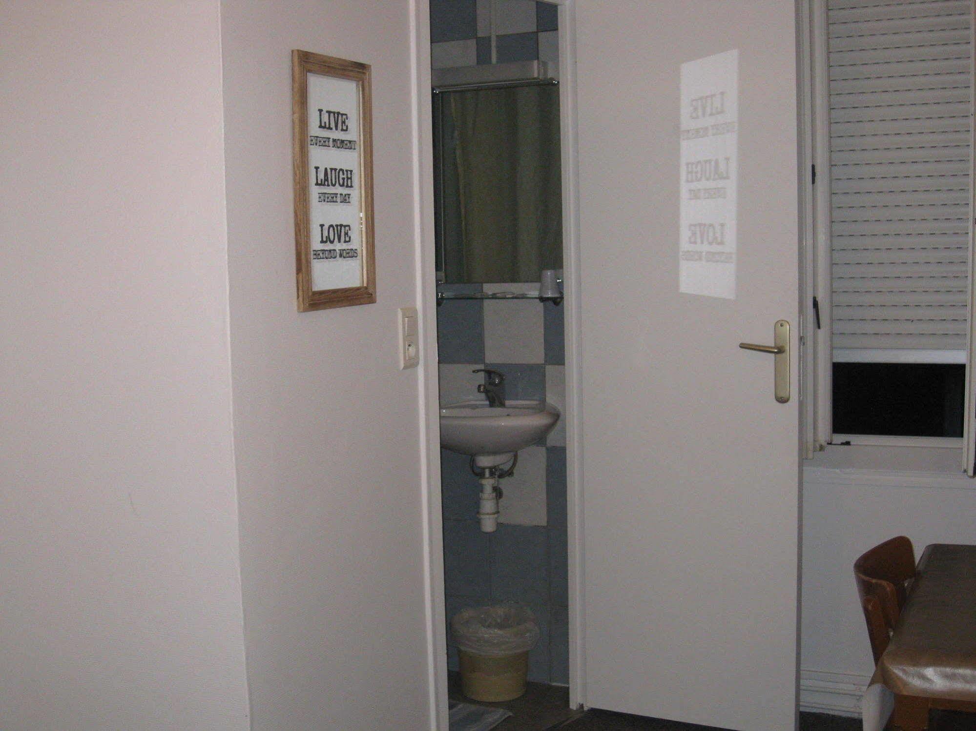 Le Monopole Hotel Reims Bagian luar foto