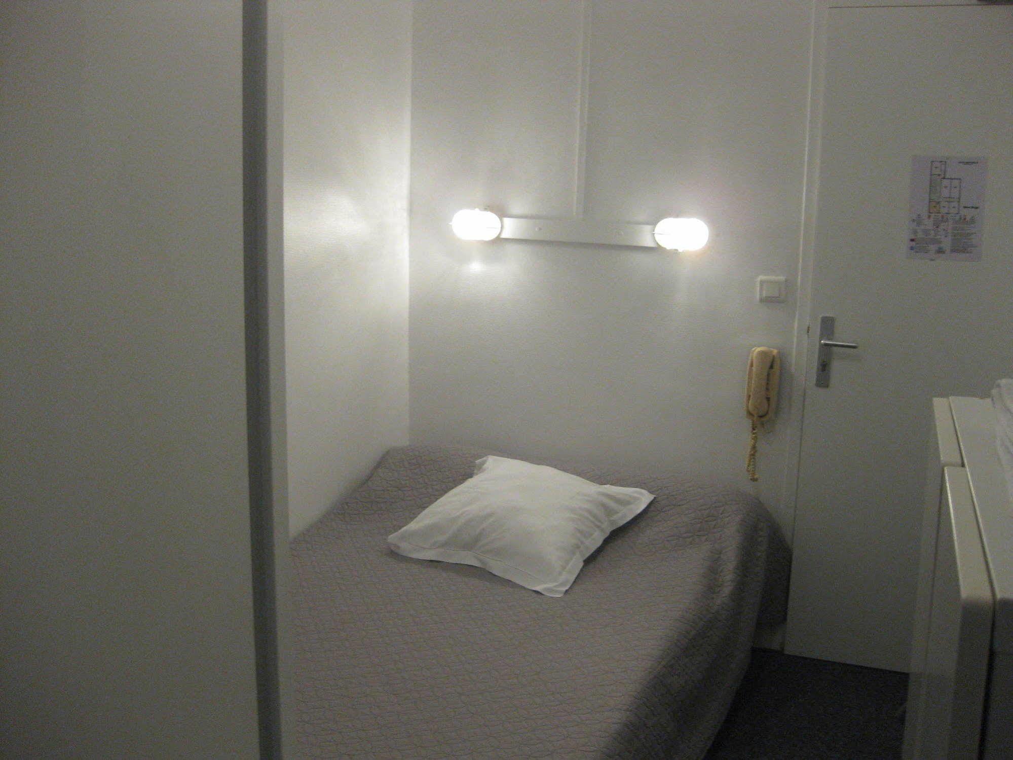 Le Monopole Hotel Reims Bagian luar foto
