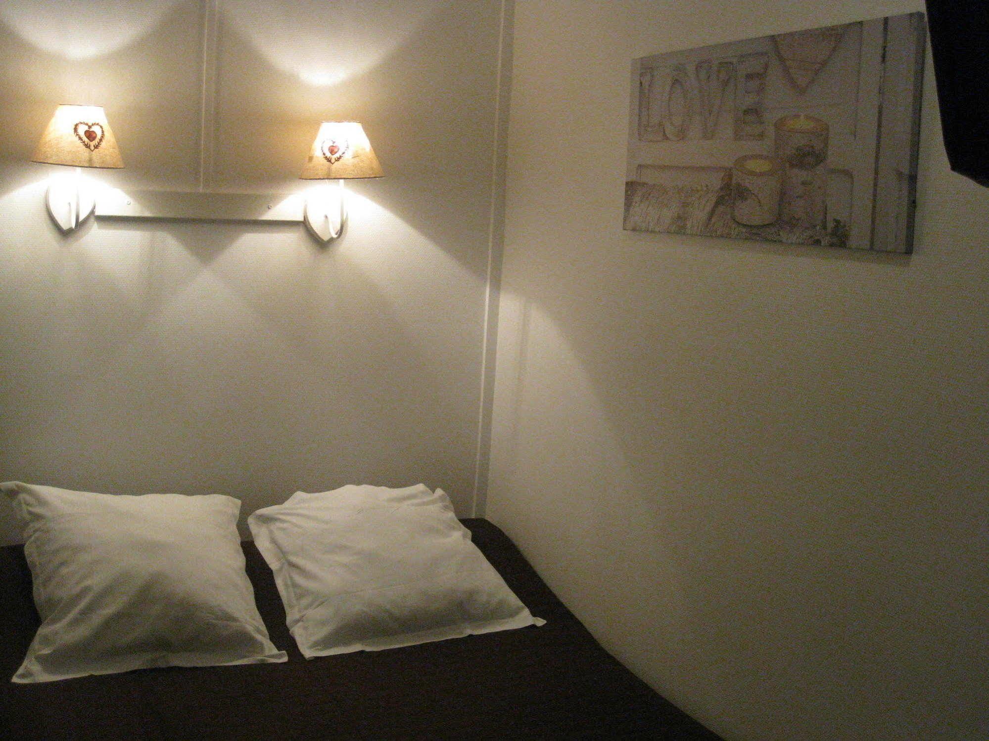 Le Monopole Hotel Reims Bagian luar foto